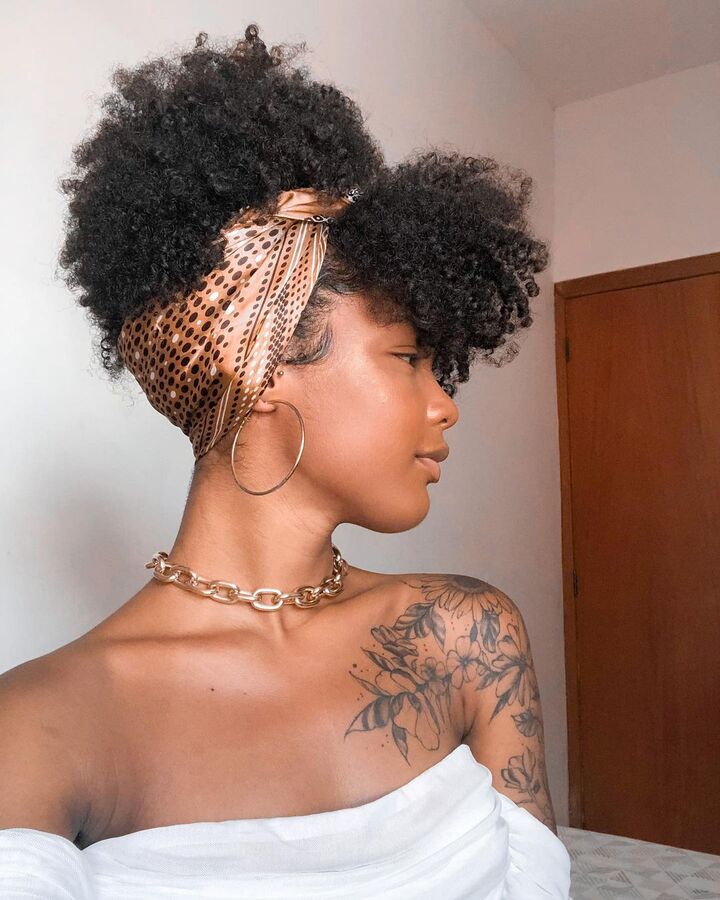 Acessórios para cabelo cacheado: ideias para embelezar seu visual