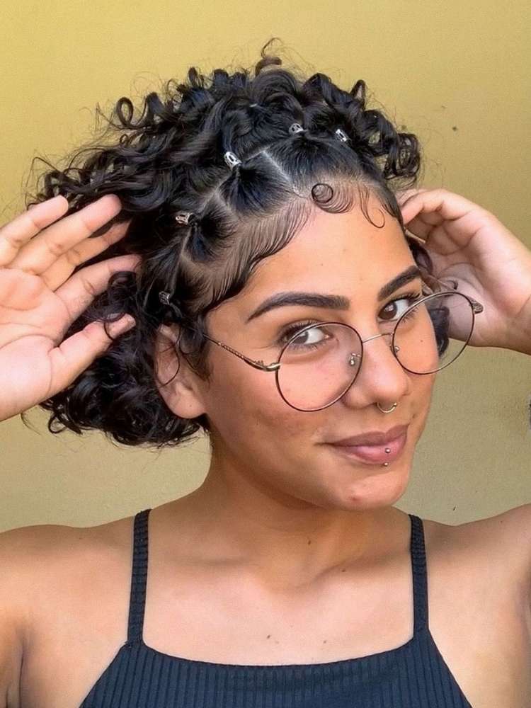 Penteados para cabelo cacheado: 24 fotos de inspiração e tutoriais rápidos  e fáceis para copiar | Fashion Bubbles